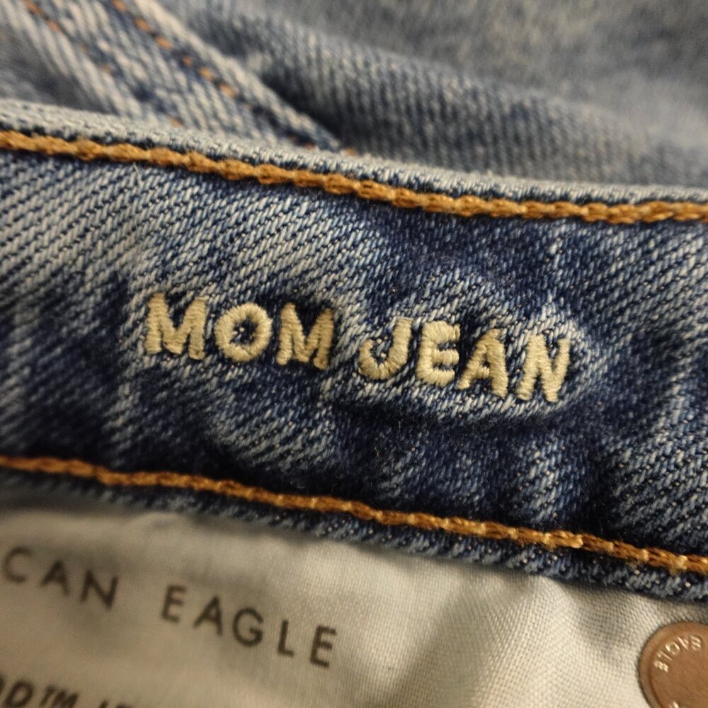 American Eagle Mom Jeans Stretch – Women’s Size‎ 12 Regular Light Wash Blue - Picture 11 of 13
